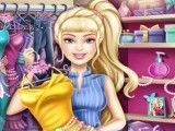 Barbie no closet