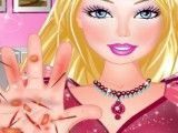 Fazer curativo na mão da Barbie