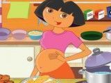 Dora grávida cozinhar frango