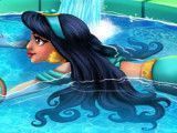 Princesa Jasmine na piscina