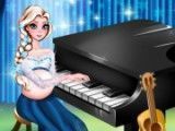 Elsa grávida tocar piano