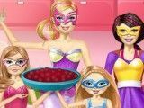 Torta de frutas vermelhas da família Super Barbie