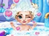 Elsa bebê na banheira